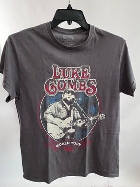 Luke Combs  World Tour 2023  Grey"Guitar Photo" Concert T-shirt  Unisex M